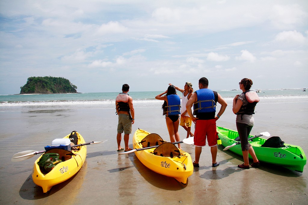 Setting off via kayak to Isla Chora