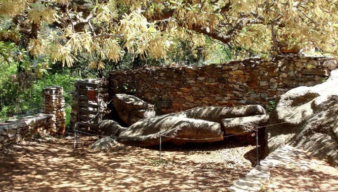 Kouros in the shade