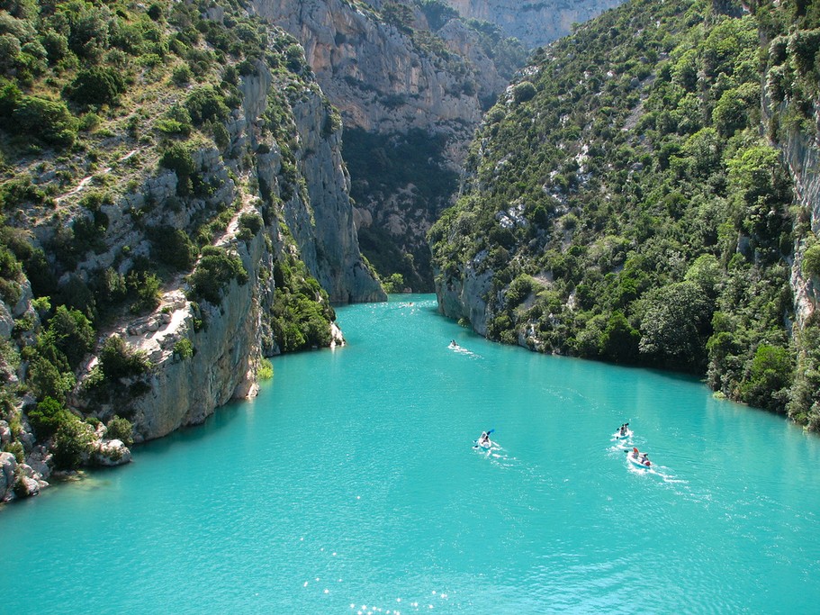 Kayaking is a fun excursion in the Verdon Gorges