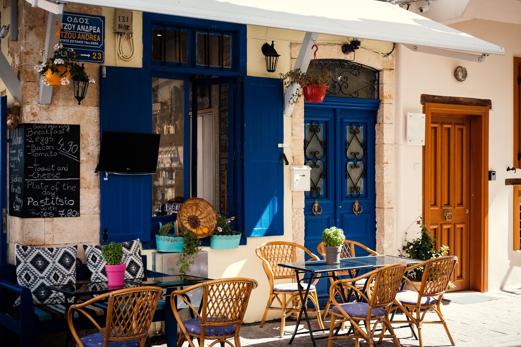 Outdoor dining in Chania