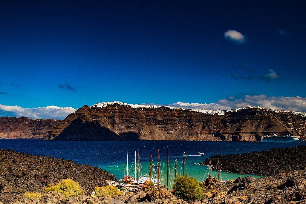 A view of Santorini from the center of the volcano