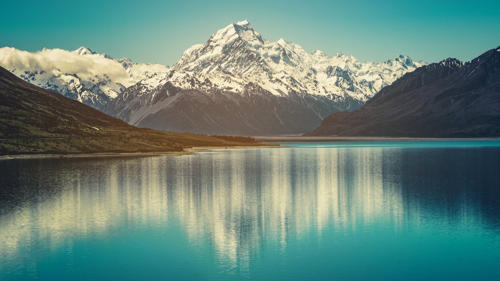 Mount Cook landscape reflection on Lake Pukaki