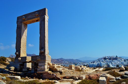 Looking back from the Portara