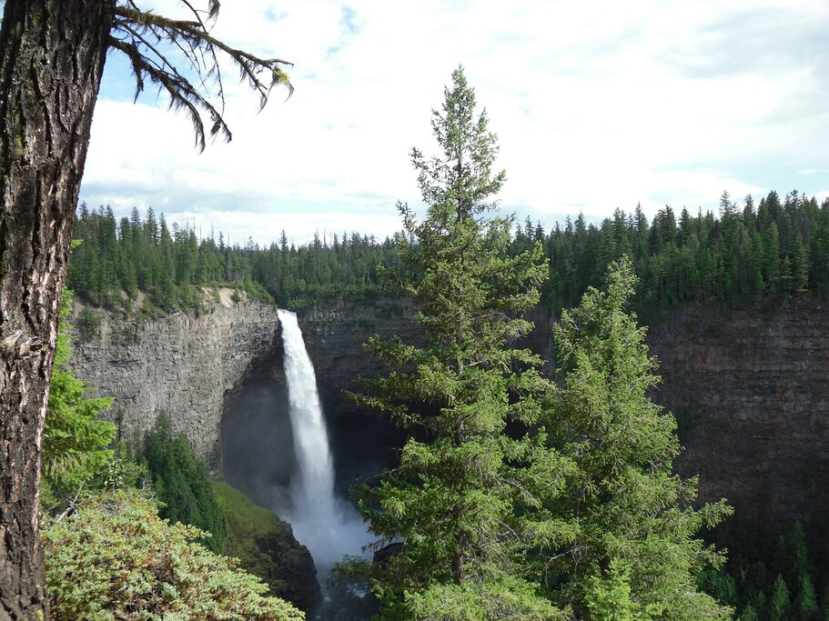 Views across Spahats Waterfall near Clearwater