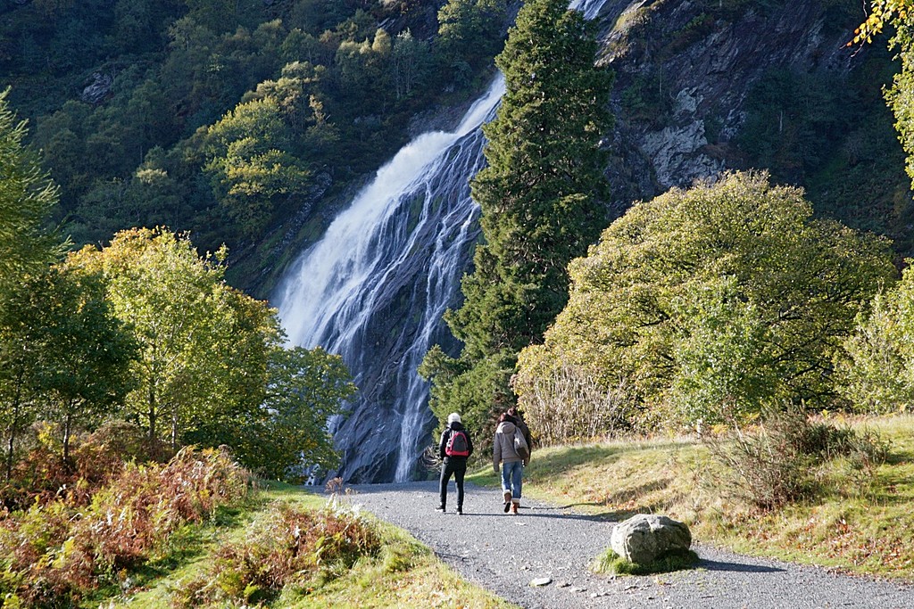 Approaching the waterfall