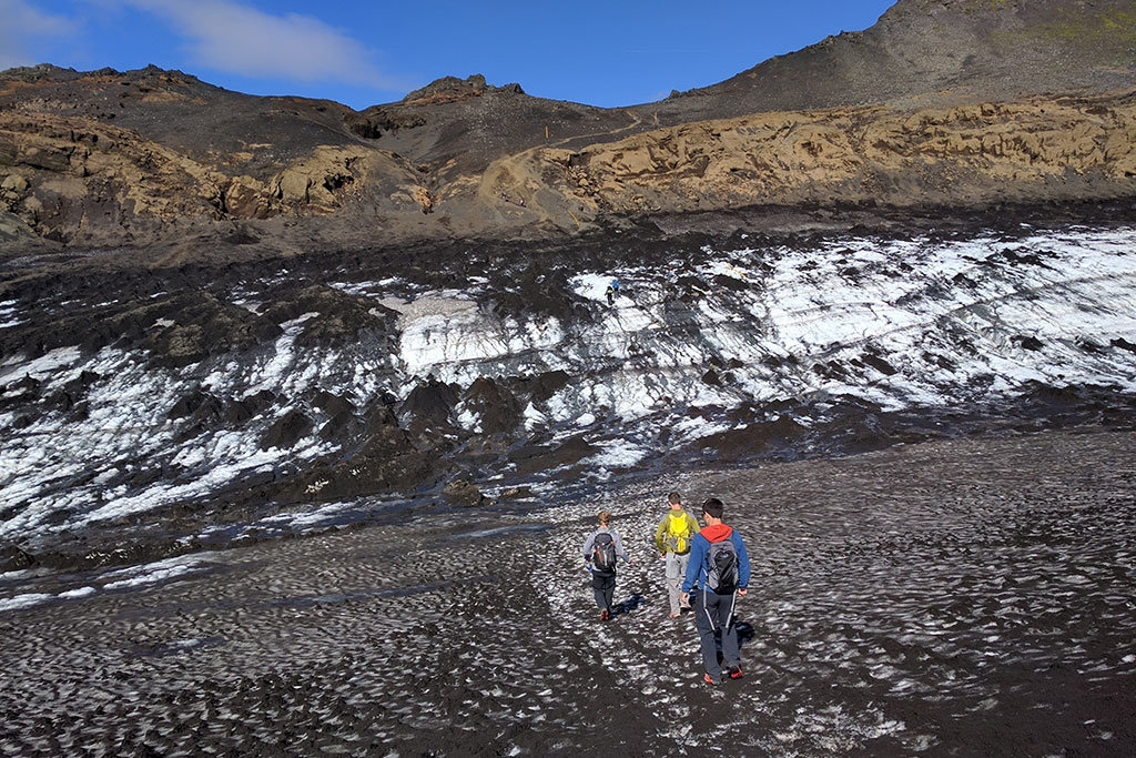 Ascending moraine