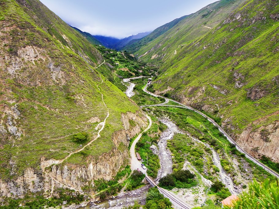 Devil's Nose train route through the mountains