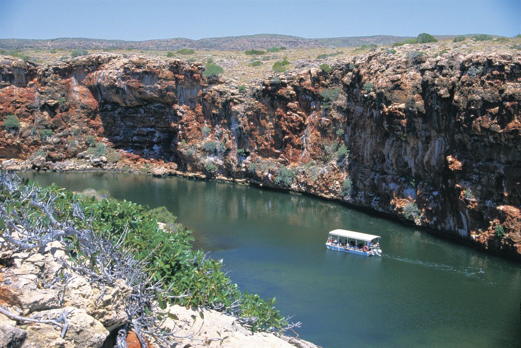 Cruise through Yardie Creek