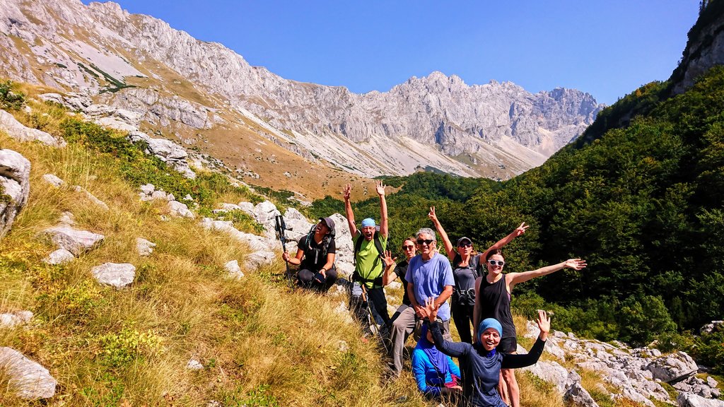 Hiking down from the Botun Pass
