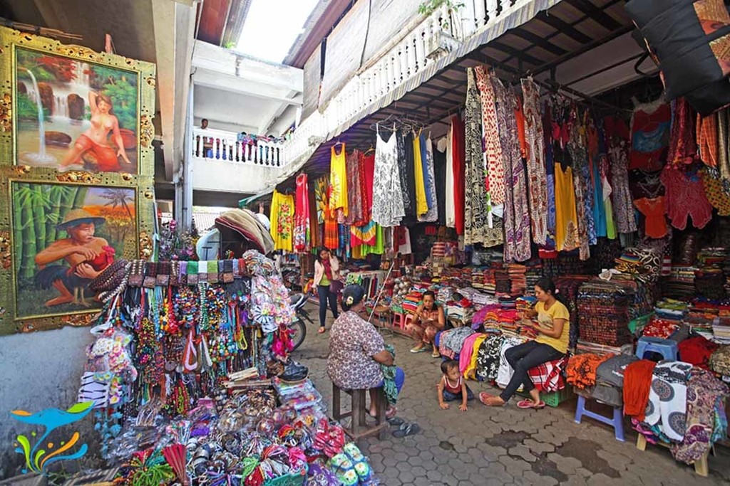 Lively Sukawati market