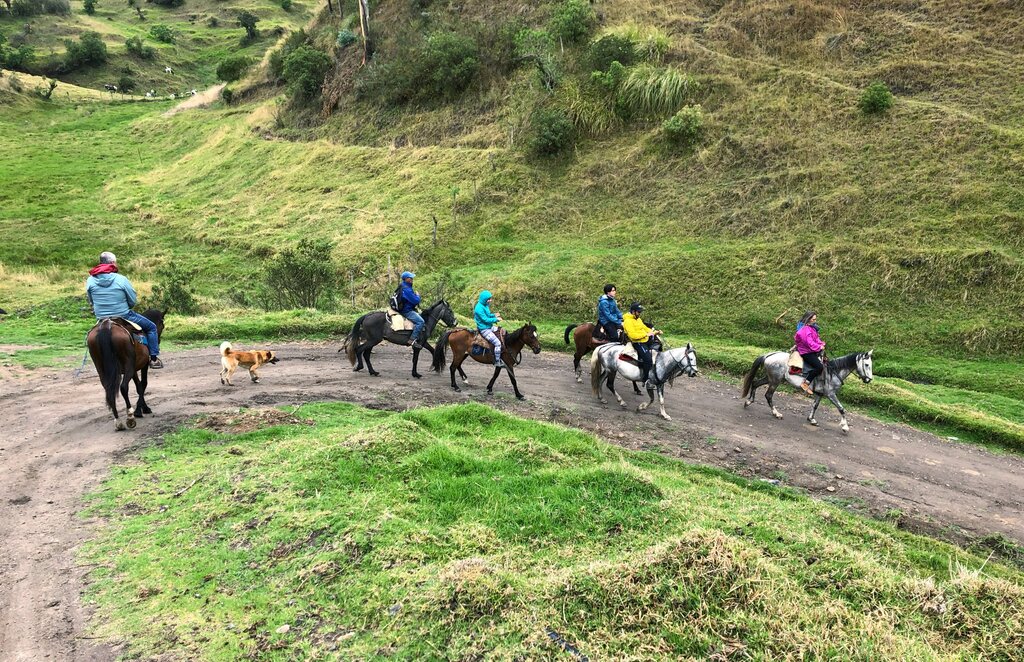 Horseback riding around Isinliví