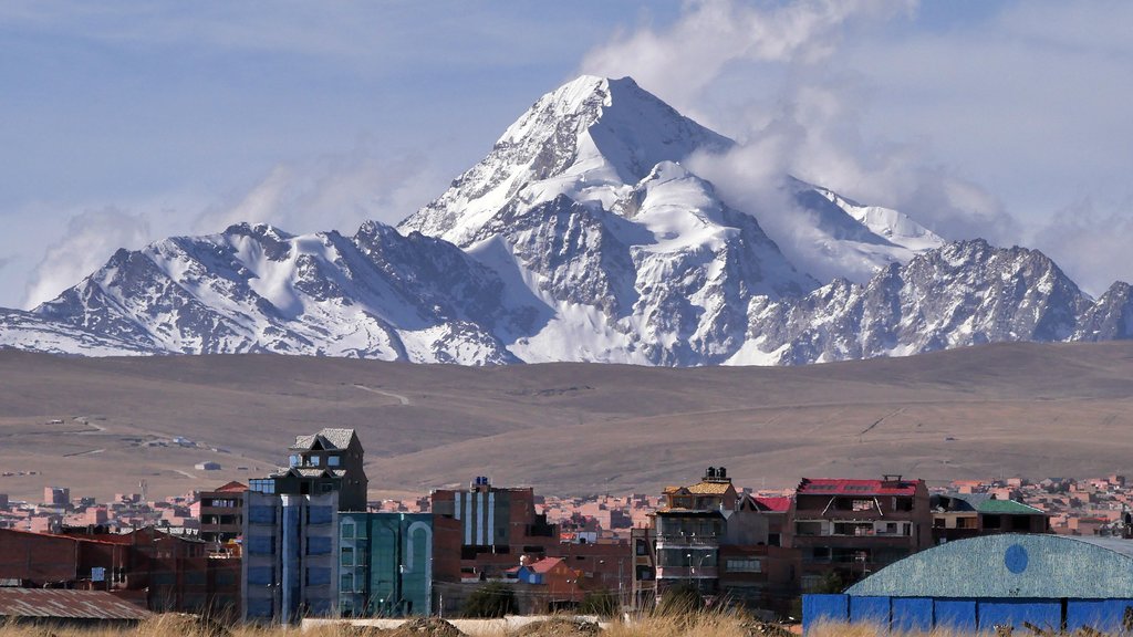 The snows of Huayna Potosí over the city of El Alto.