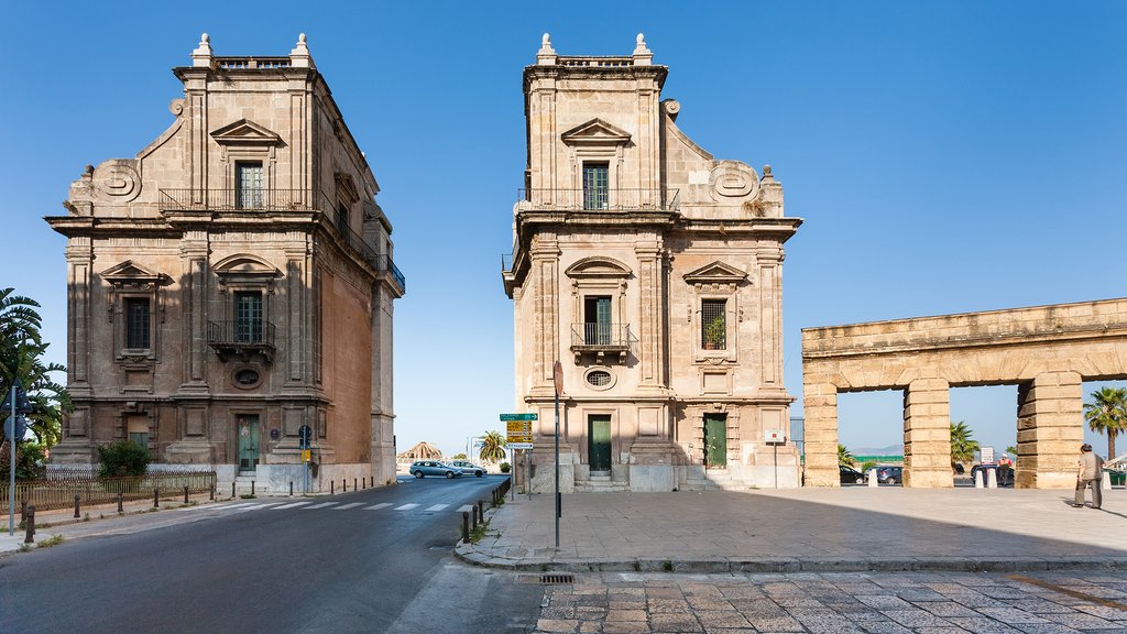 Palermo's Porta Felice is an impressive baroque gate in La Cala