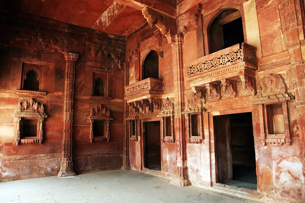 Explore the abandoned Mughal capital, Fatehpur Sikri