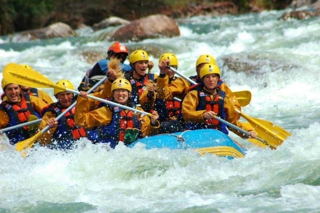 Paddle your way along the Mendoza River
