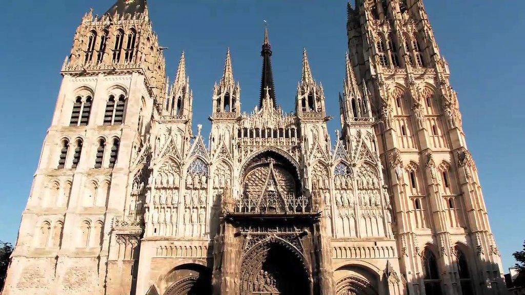 Discover the city of Rouen and take the road to the coast