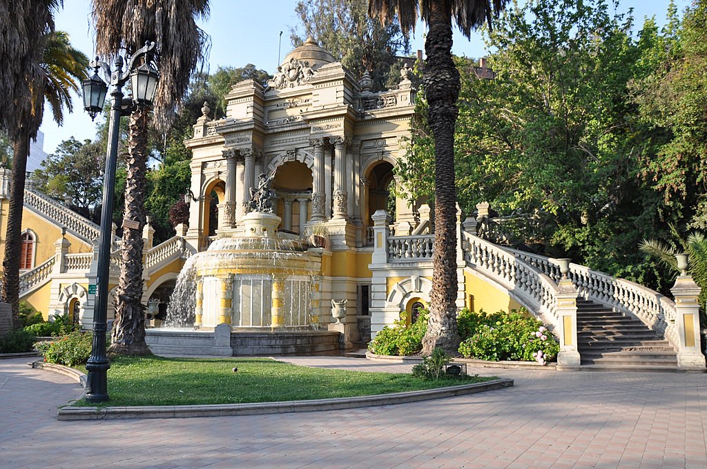 Panoramic private city tour around Santiago de Chile - Half day