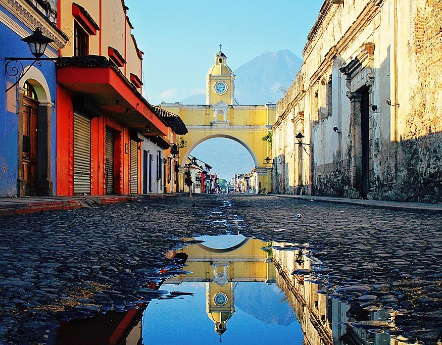 Antigua’s famous Santa Catalina Arch