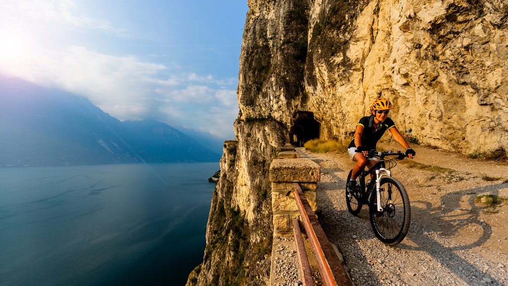 Biking on Sentiero della Ponale