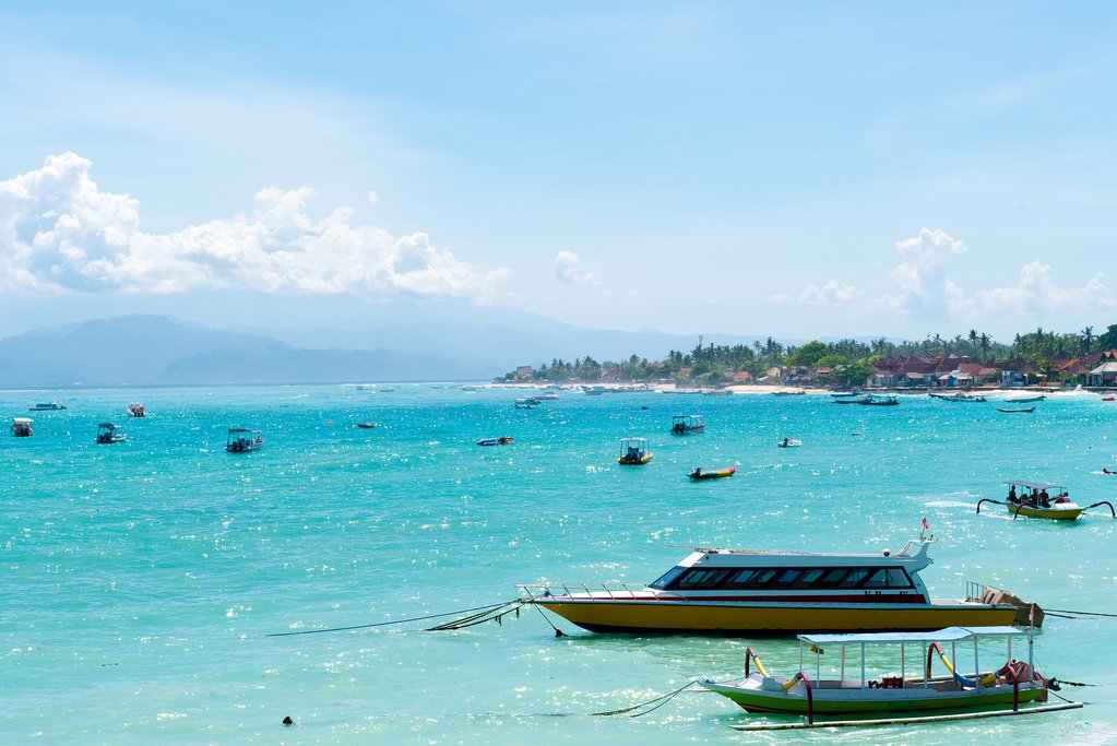 Cruise boats at Nusa Lembongan