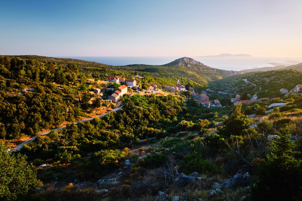 Old village of Brusje en route to Stari Grad