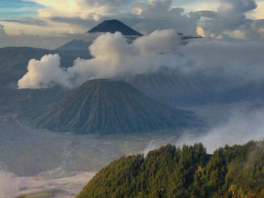 Overlooking the volcanos