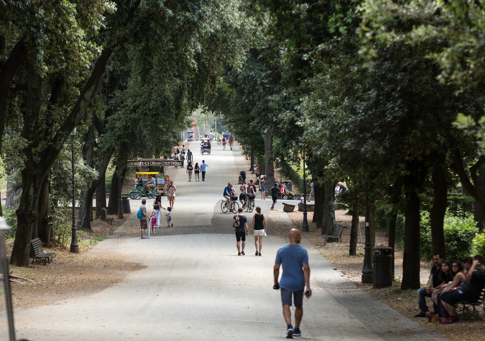 Walking path in Borghese Gardens