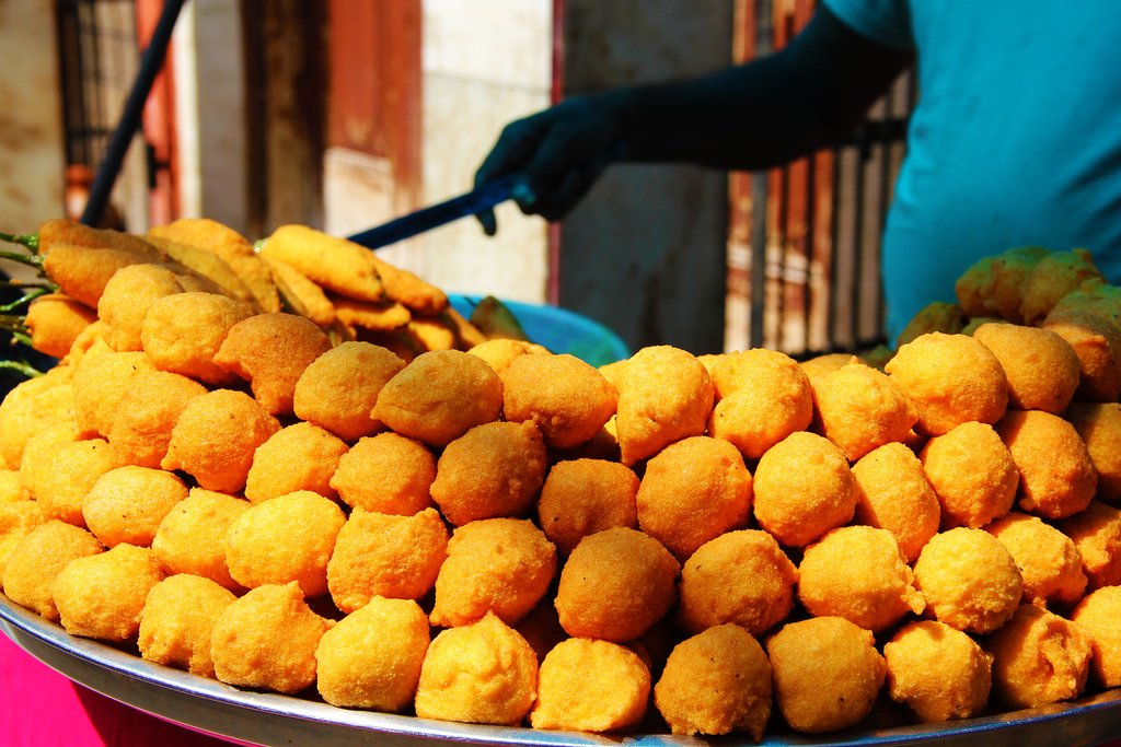 Visit a local market and sample some street food in Bhavnagar