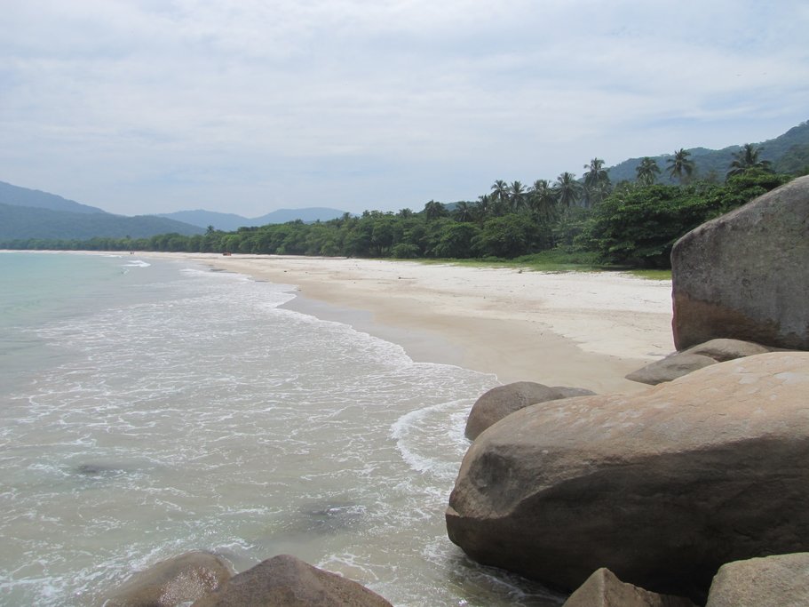 The beaches, mountains, and lakes of Ilha Grande offer many recreational opportunities