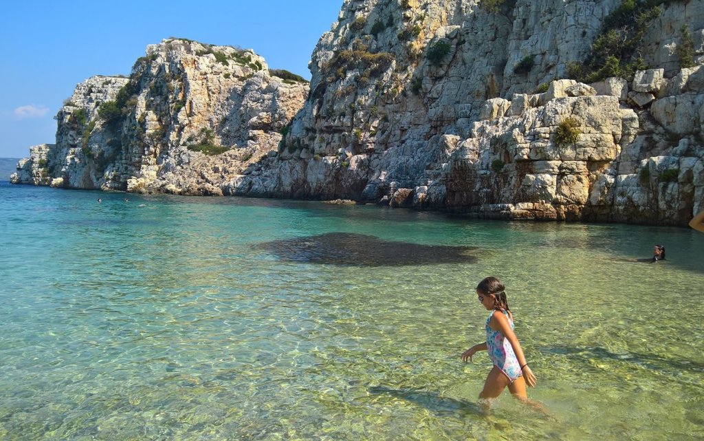 Clear, Warm Waters of the Island - Photo from MAMAKITA