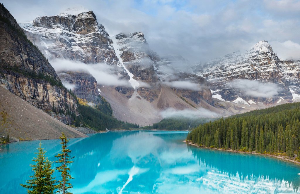 The beautiful turquoise waters of Moraine Lake