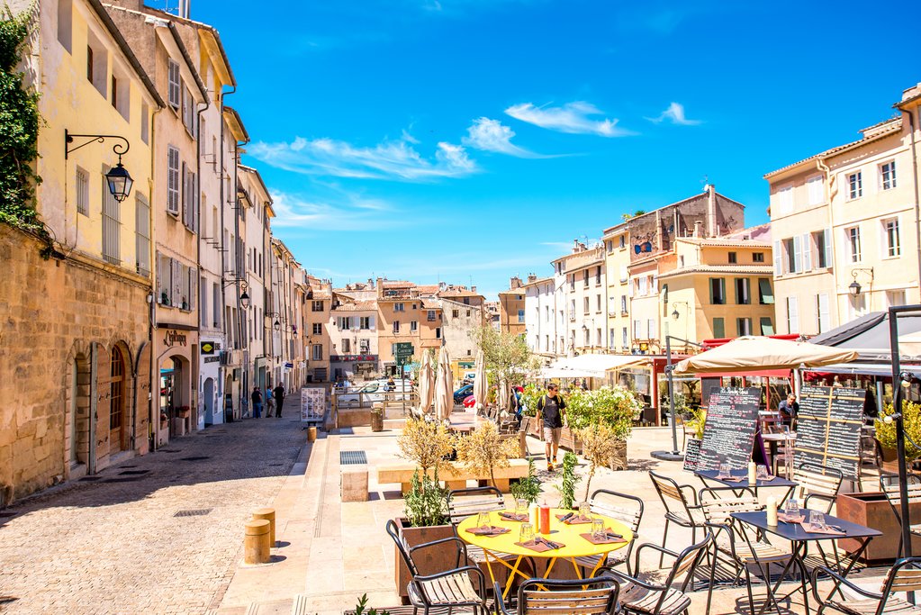 Street life in Aix