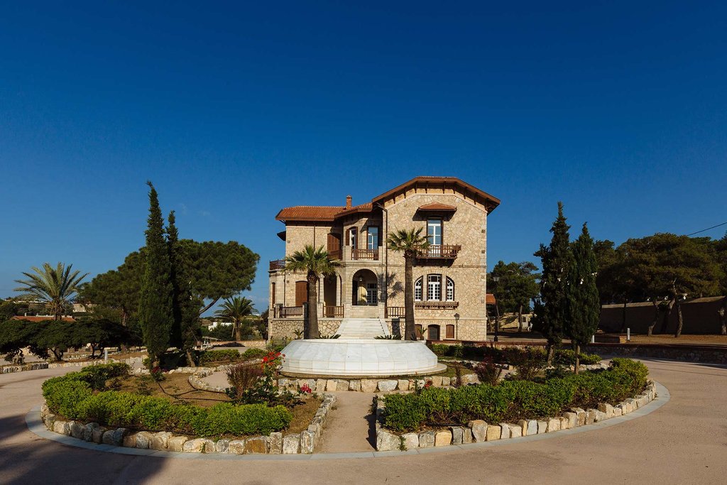 One of the mansions along your route