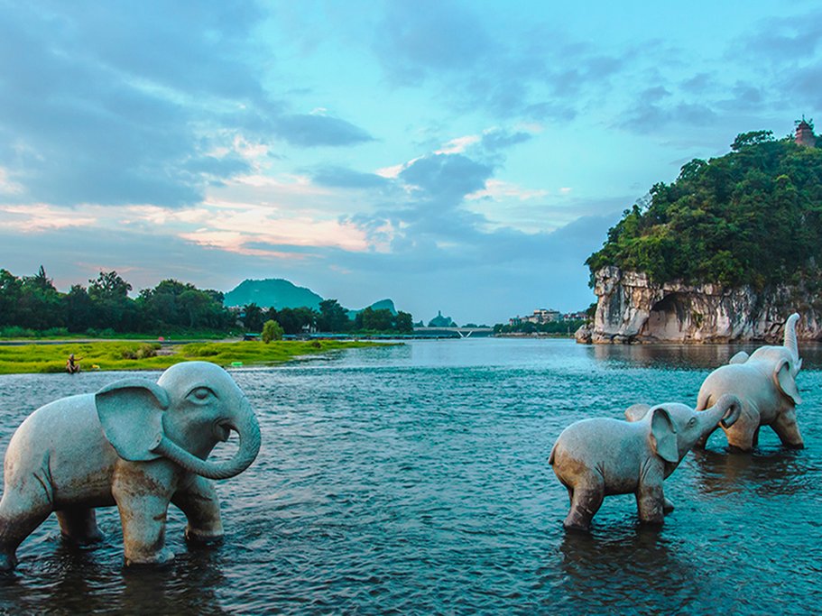 Elephant Trunk Hill has been a popular tourist destination since the Tang Dynasty