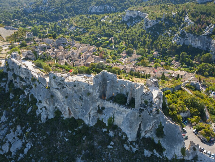 Stroll in the Alpilles and visit of the Carrières de Lumières by electric bike