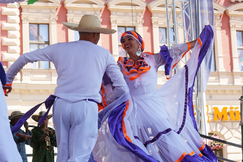 Colombia Folk dancing