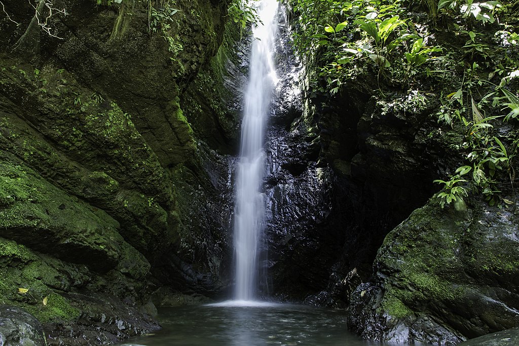 A swimming hole along the Pacuare River