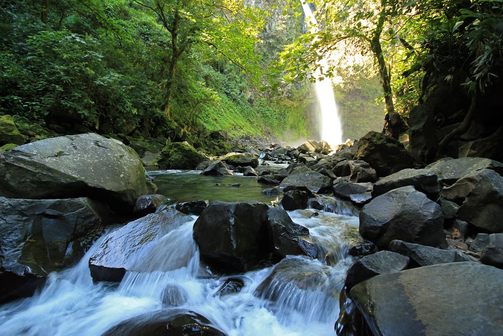 La Fortuna River and the falls