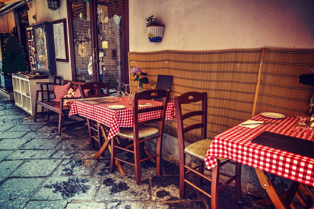 Cozy street side cafe in Sorrento 