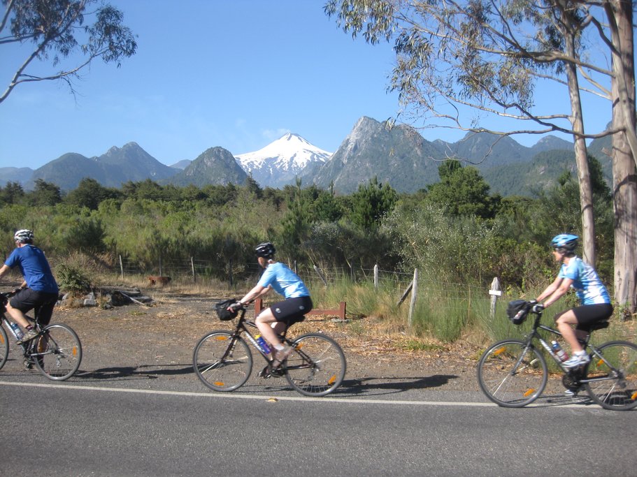 Cycling to the village of Mapuche
