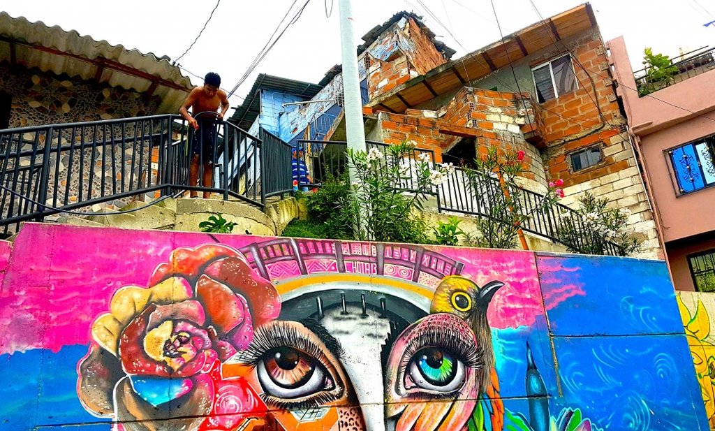 The vibrant murals of Comuna 13.