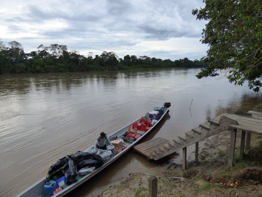 Main means of transportation, the motorized canoe