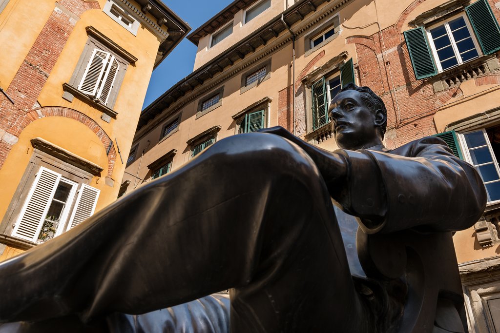 Bronze statue of composer Giacomo Puccini