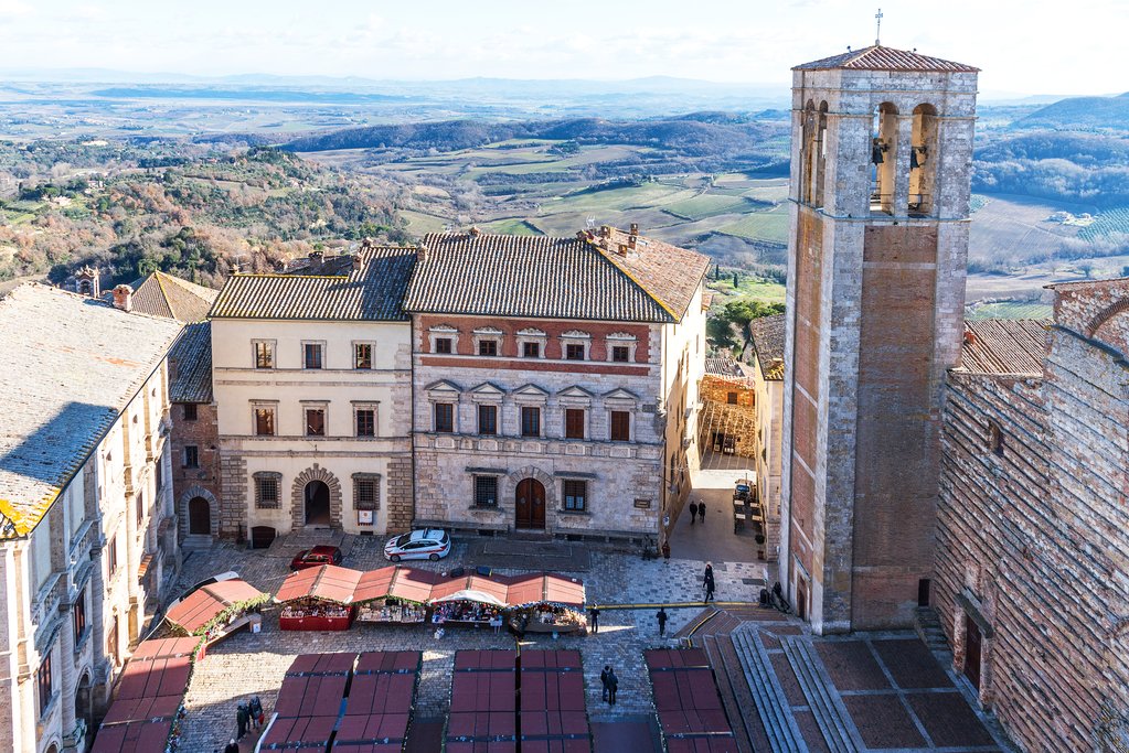 Markets at Montepulciano's Piazza Grande.
