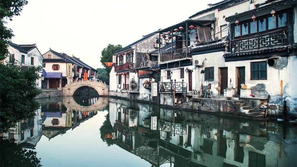 Known for its system of canals, Tongli is a town on the outskirts of Suzhou