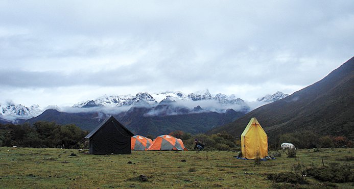 Jangothang camp