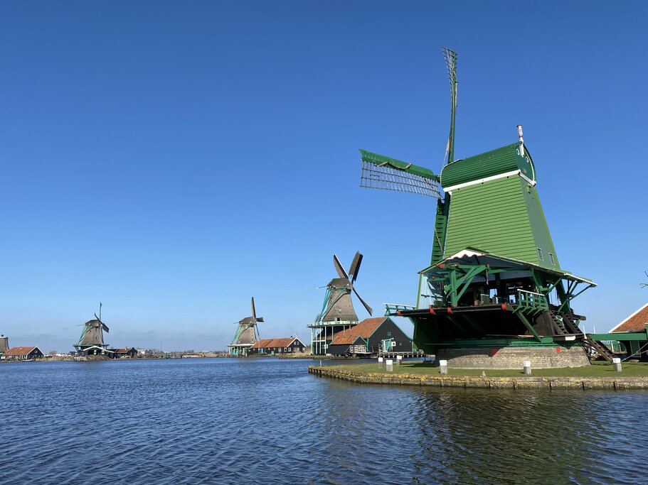 Amsterdam - daytrip to Marken, Volendam, Edam and Zaanse Schans