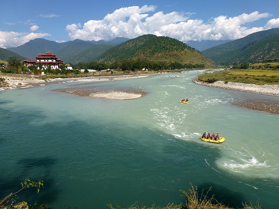 Rafting in the Punakha Valley