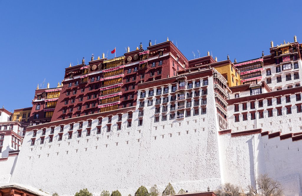 The imposing walls of Patala Palace