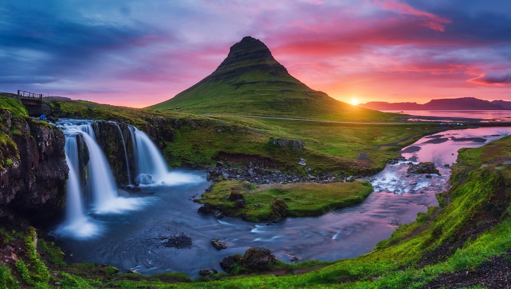 Kirkjufellsfoss waterfall